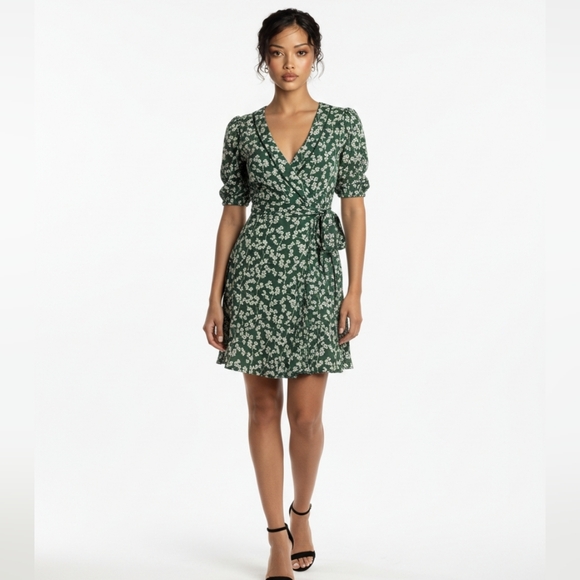 Urban Outfitters Kimchi Blue Rita Green Clover Floral Wrap Mini Dress XS (10) - Picture 2 of 15